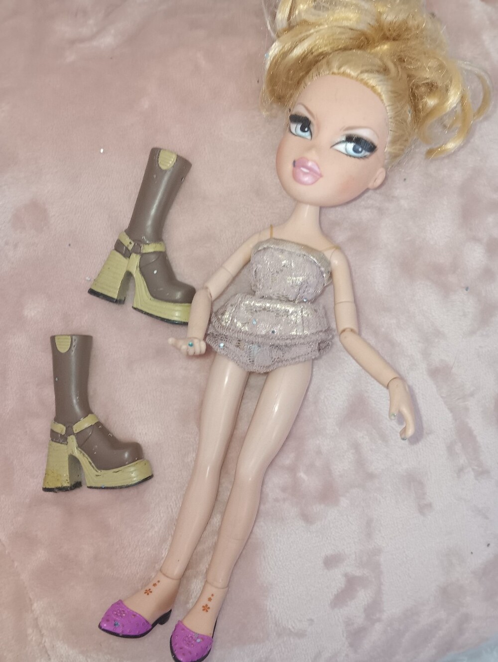 Bratz Doll  Blonde Hair Extra Shoes